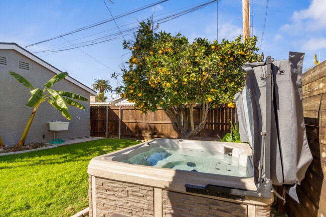 Building Photo - 1214 Emerald St