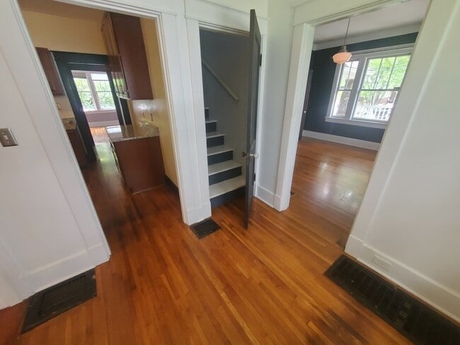 Building Photo - Check out this beautiful 3BR/2BA bungalow ...