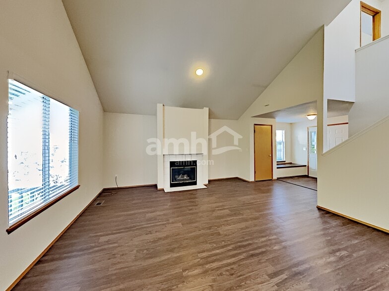 Building Photo - 8303 1st Pl SE