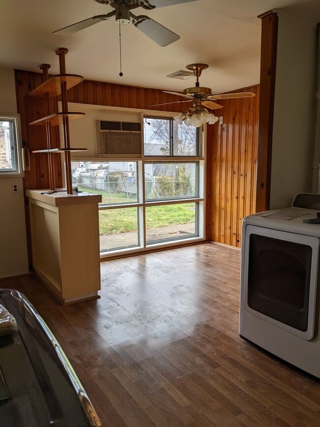 Building Photo - 17 Montvale Rd