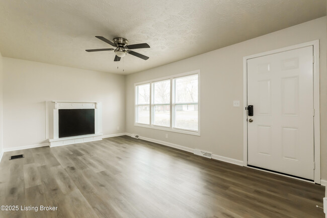 Building Photo - 2525 Coronet Dr