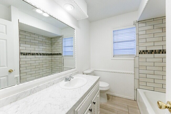 Building Photo - 4813 73rd St