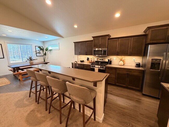 Building Photo - 3 Bed/2 Bath Single Level Home in Sisters! - Backs Up to Deschutes National Forest