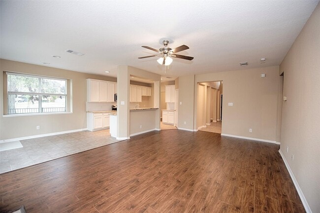 Building Photo - 10411 Village Lake Dr