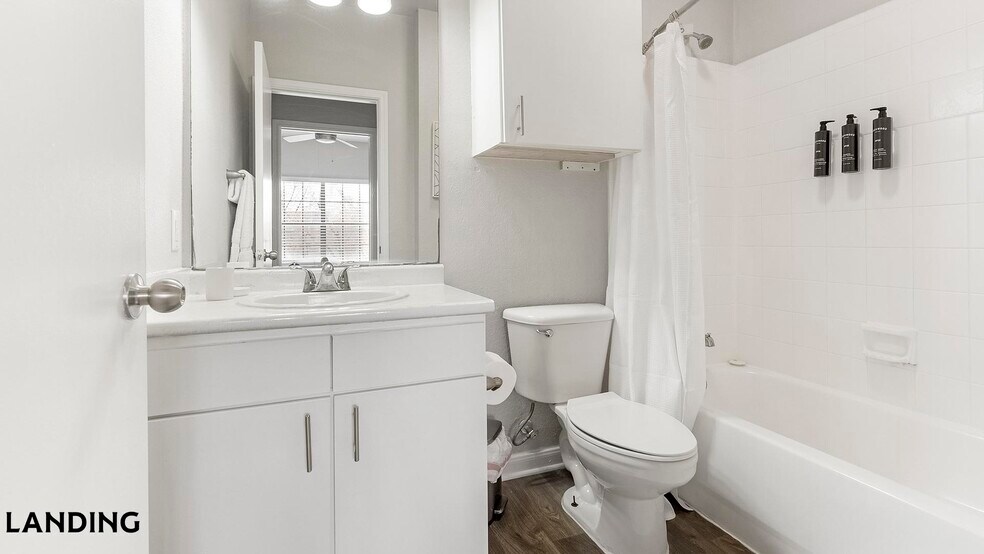 Building Photo - 9835 Fredericksburg Rd