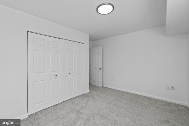 Building Photo - 13 Silverwood Cir