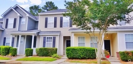 Building Photo - Stunning Town Home in Popular Liberty Hall
