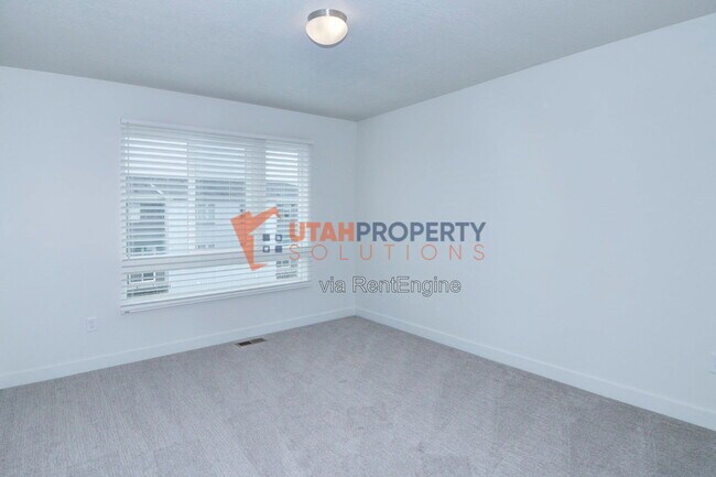 Building Photo - 1046 W 430 S