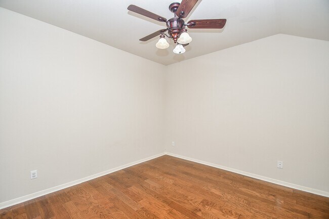 Building Photo - 3126 Clearview Cir