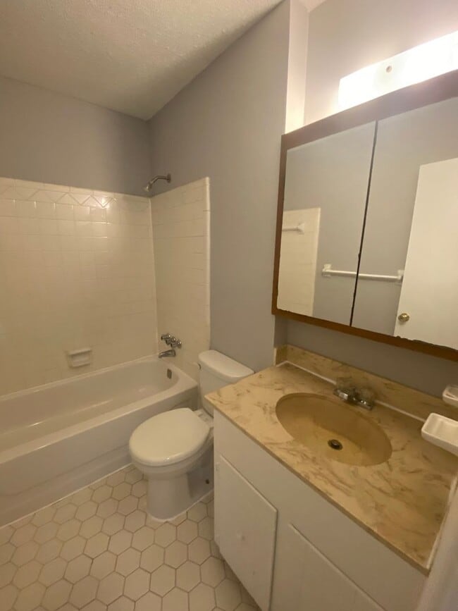 Building Photo - 5373 Sputnik Dr