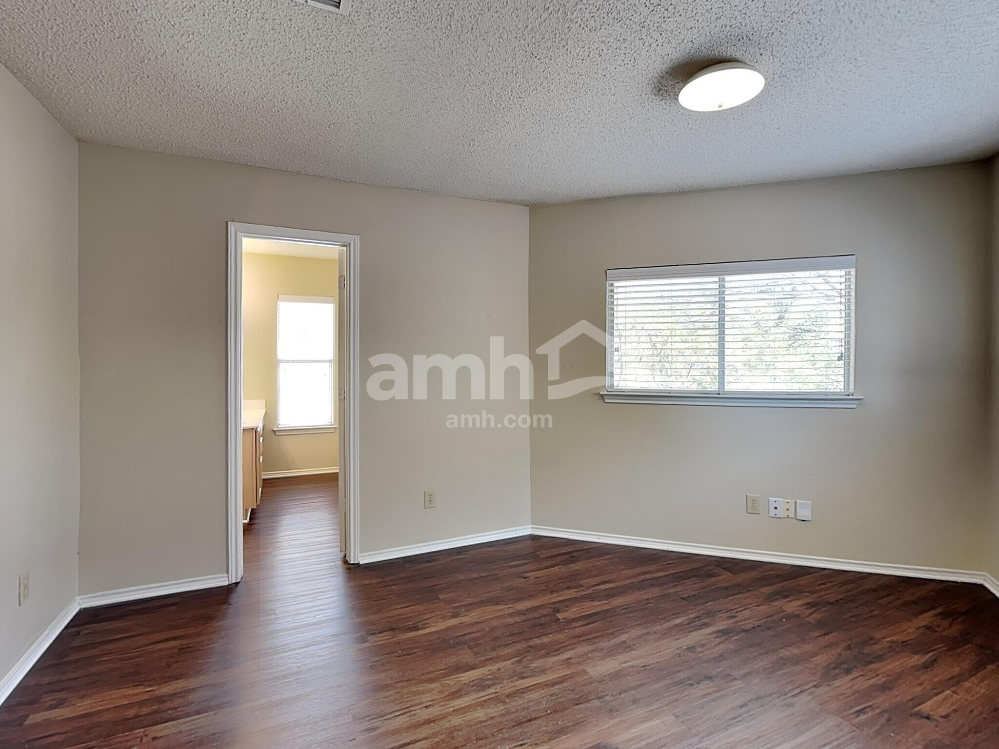 Building Photo - 438 Terra Cotta