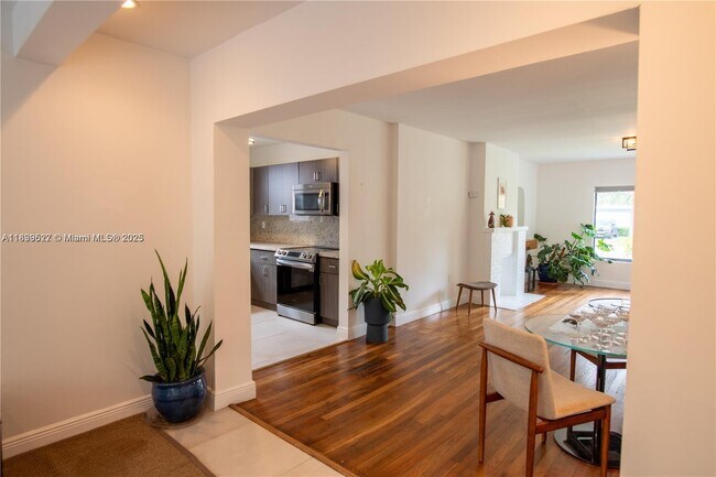 Building Photo - 360 NE 87th St