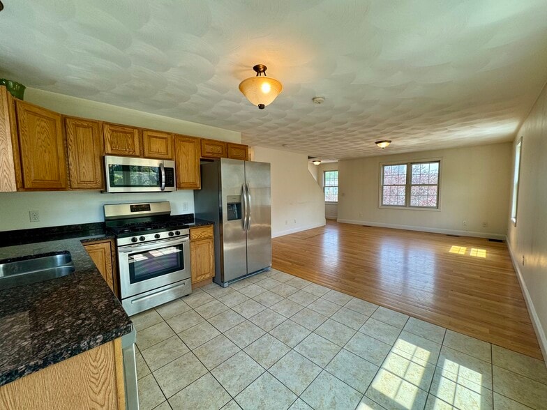 Building Photo - 3477 Pawtucket Ave