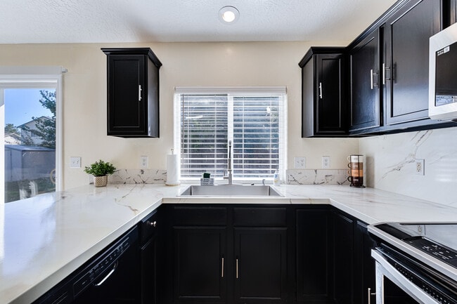 Building Photo - 14229 Shenandoah St