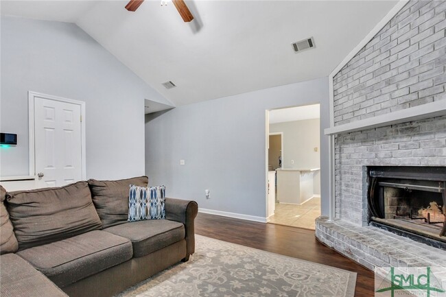Building Photo - 250 Garden Cir