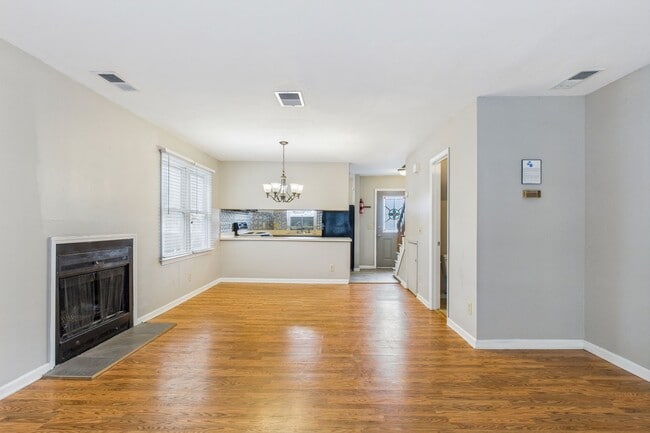 Building Photo - UNCG Area – Chancellors Court Townhomes. W...