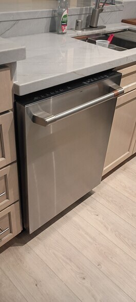 Building Photo - 1855 Diamond St