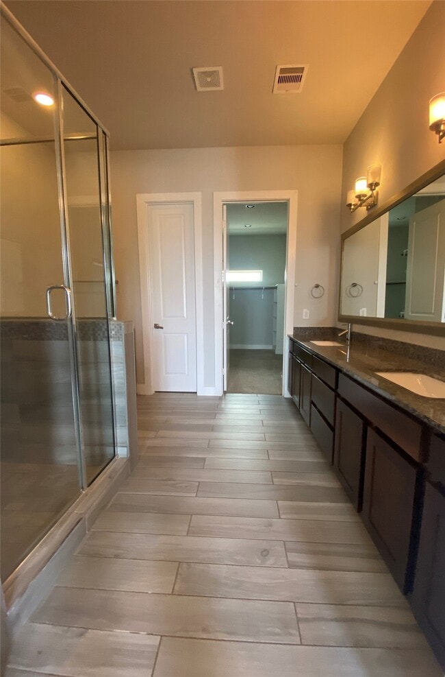 Building Photo - 115 E 2nd St