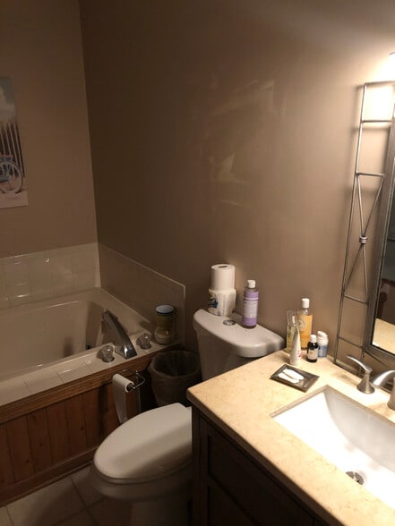 Building Photo - 5 Parkington Cir