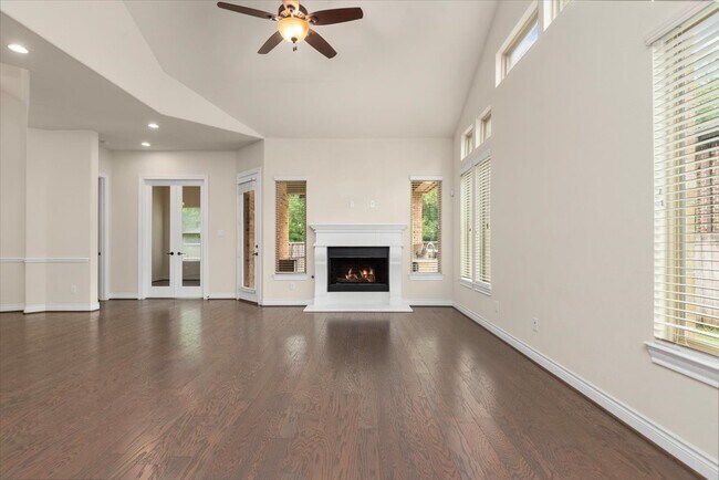 Building Photo - 23034 Creek Park Dr