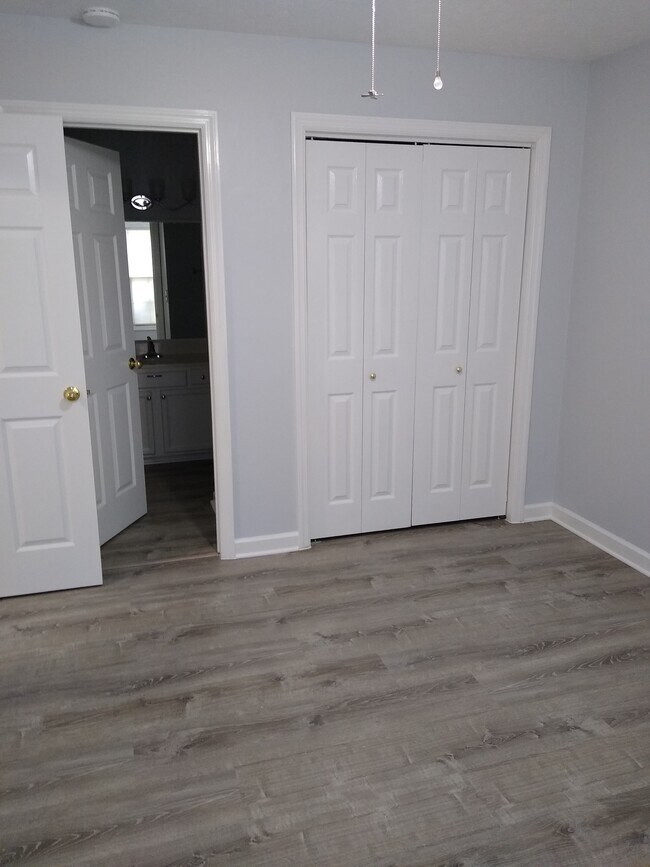 Building Photo - 103 Pinewood Dr