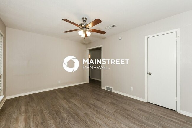 Building Photo - 4 Bedroom Pet-Friendly Home in Lancaster, TX with Main Street Renewal