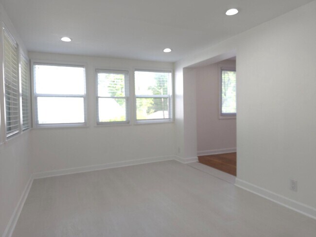 Building Photo - 2209 Quinton Rd