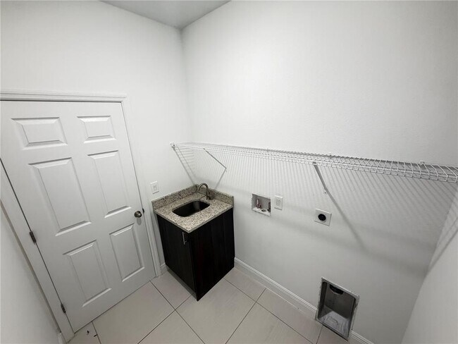 Building Photo - 2481 San Filippo Dr SE