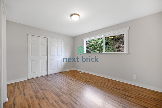 Building Photo - Beautiful remolded Single-family house