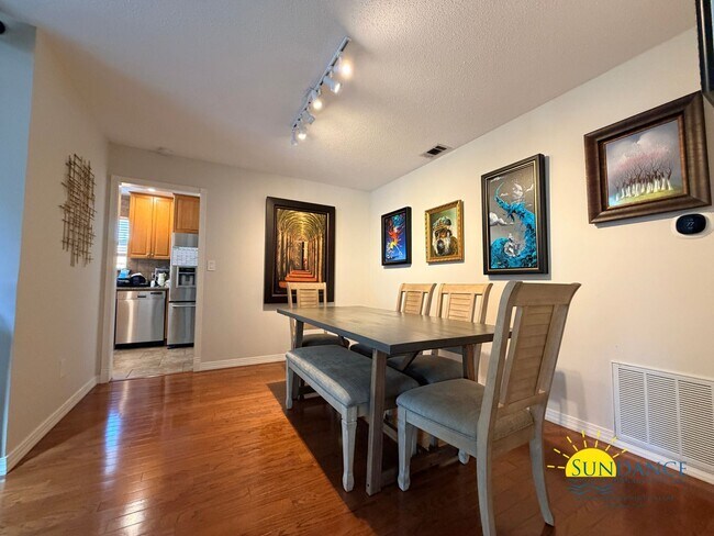 Building Photo - Stunning 5 Bedroom Home in Mary Esther with Beach Access, Pool and Solar Panels!