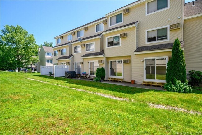 Building Photo - 123 Willow Springs