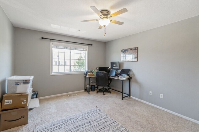 Building Photo - CHARMING HOME WITH EXCELLENT LOCATION!!  2 Bedroom, 1.5 Bathroom Townhome in West Des Moines!