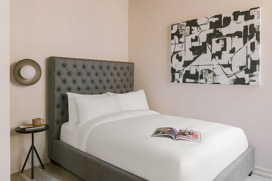 Building Photo - 555 W Jackson Blvd