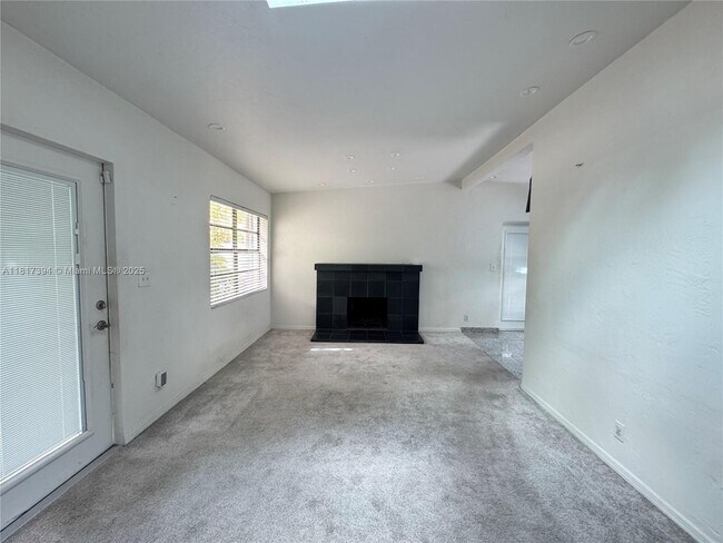 Building Photo - 1601 SW 12th Ct