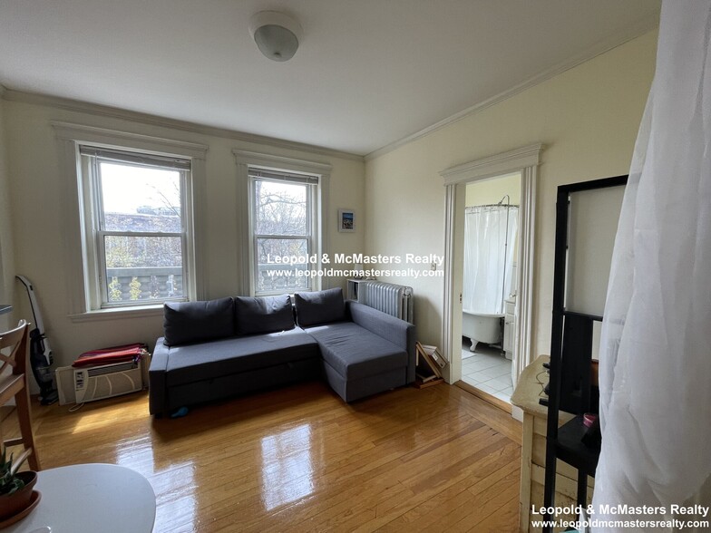 Building Photo - 48 Queensberry St