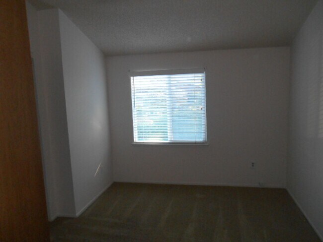 Building Photo - 2 Bed/2 Bath Condo w/Detached 1 Car Garage...