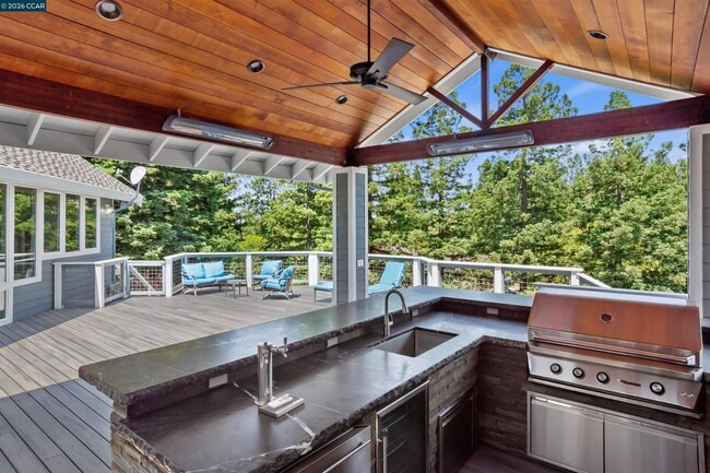 Building Photo - 2324 Saddleback Dr