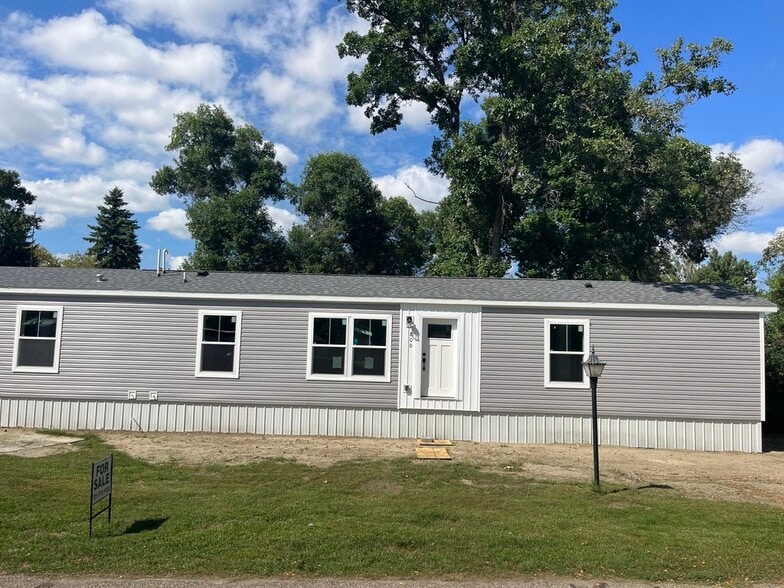 Primary Photo - 800 Woodland Trl