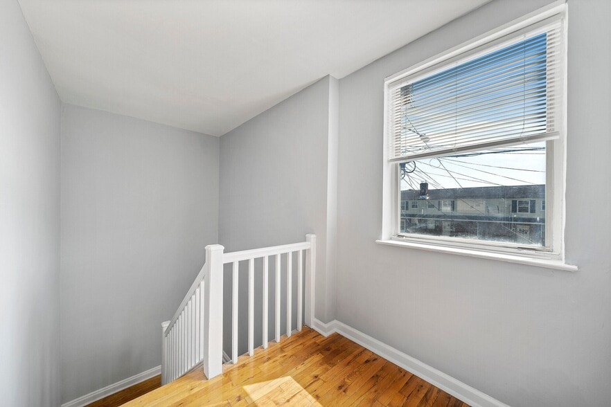 Building Photo - 114 Wayne Rd