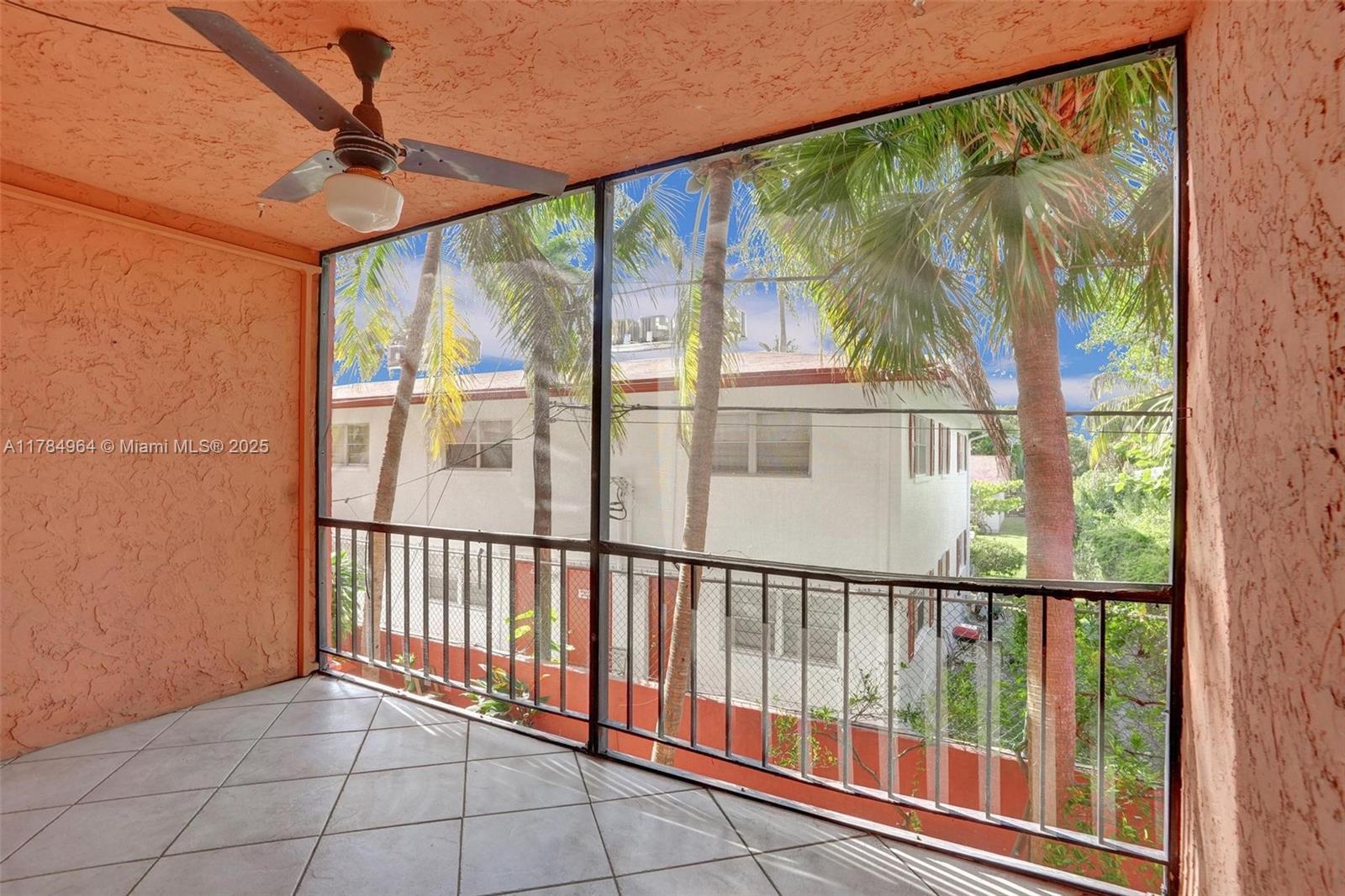 Building Photo - 660 Tennis Club Dr