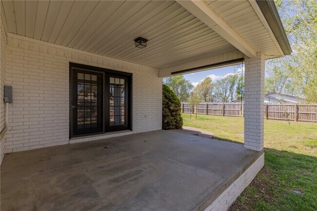 Building Photo - 1261 Mount Hebron Rd