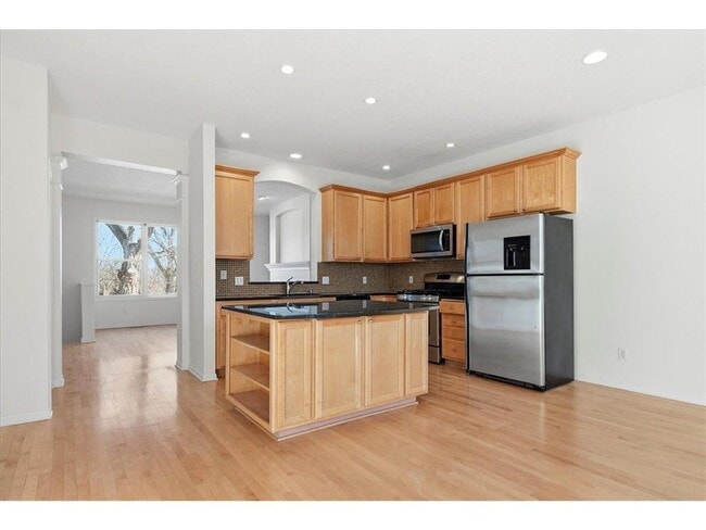 Building Photo - 325 W River Pkwy