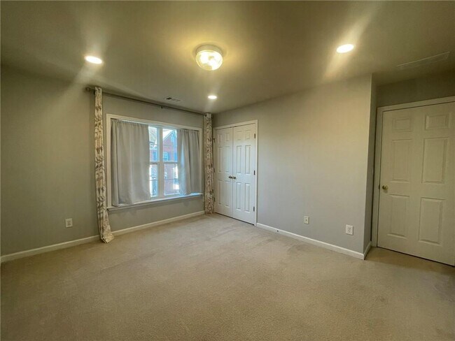 Building Photo - 6050 China Rose Ln