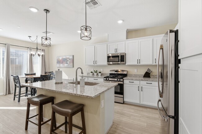 Building Photo - 737 E Beauchamp Dr