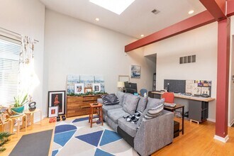 Building Photo - 1 bedroom in Chicago IL 60613