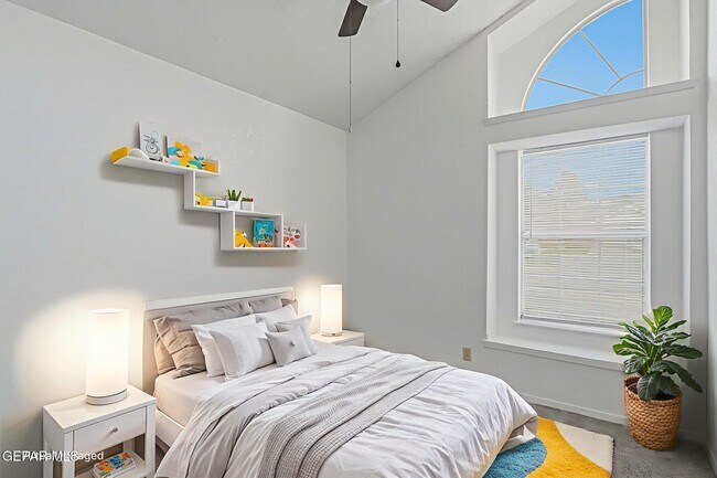 Building Photo - 905 Mark Wallace Ln