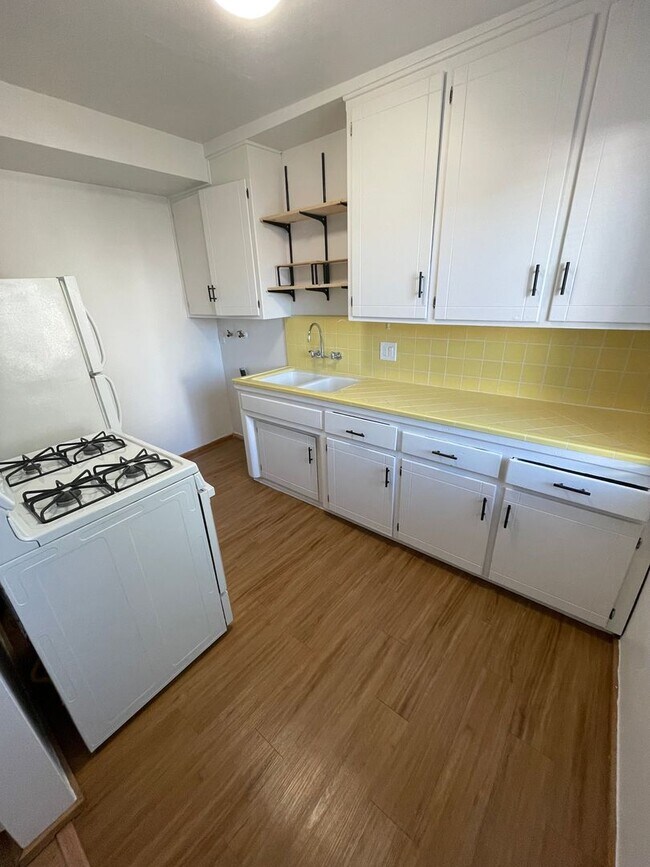 Building Photo - 4528-32 Bancroft St