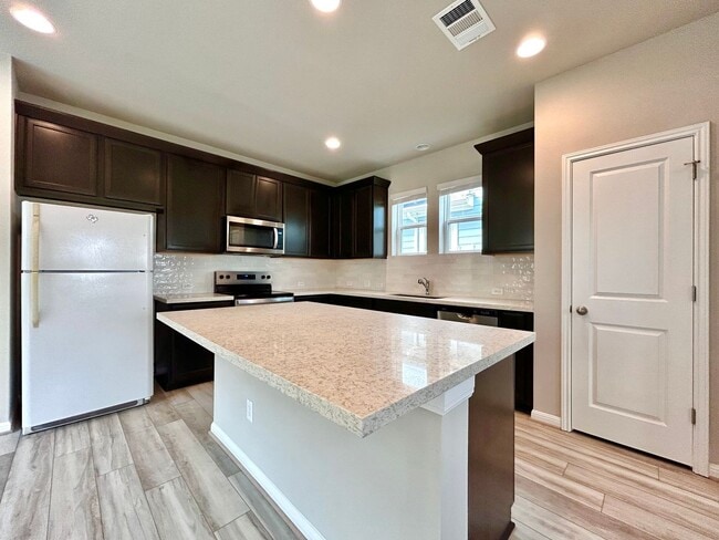 Building Photo - 202 Elm Br Trl