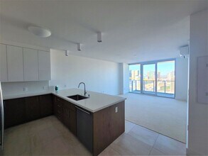 Building Photo - Azure.  So convenient!