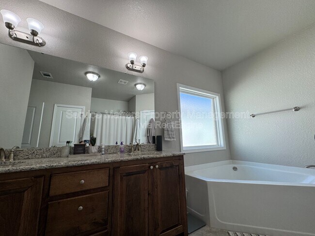 Building Photo - 5337 Parkside Dr